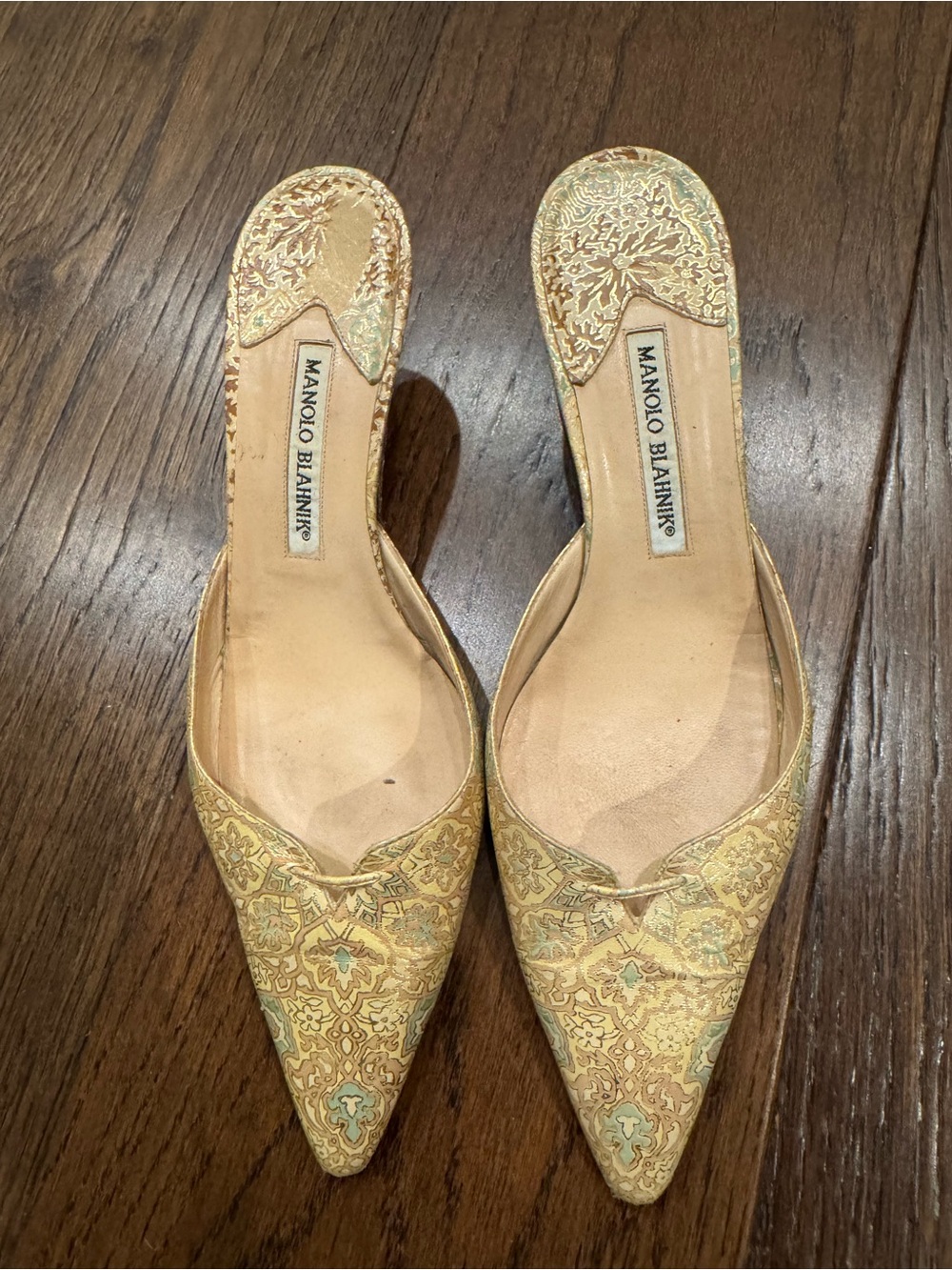 Manolo Blanik mules
